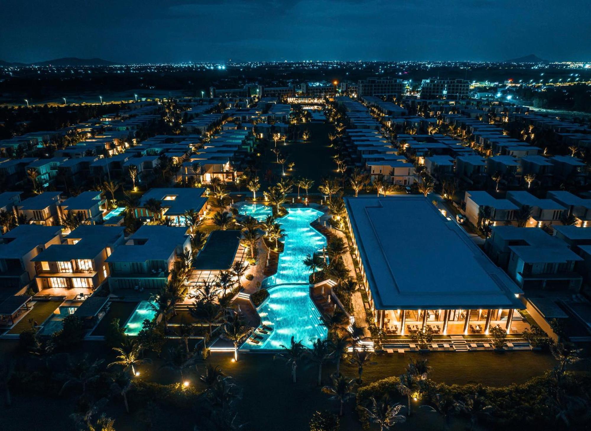 The Ocean Resort By Fusion Куинён Экстерьер фото